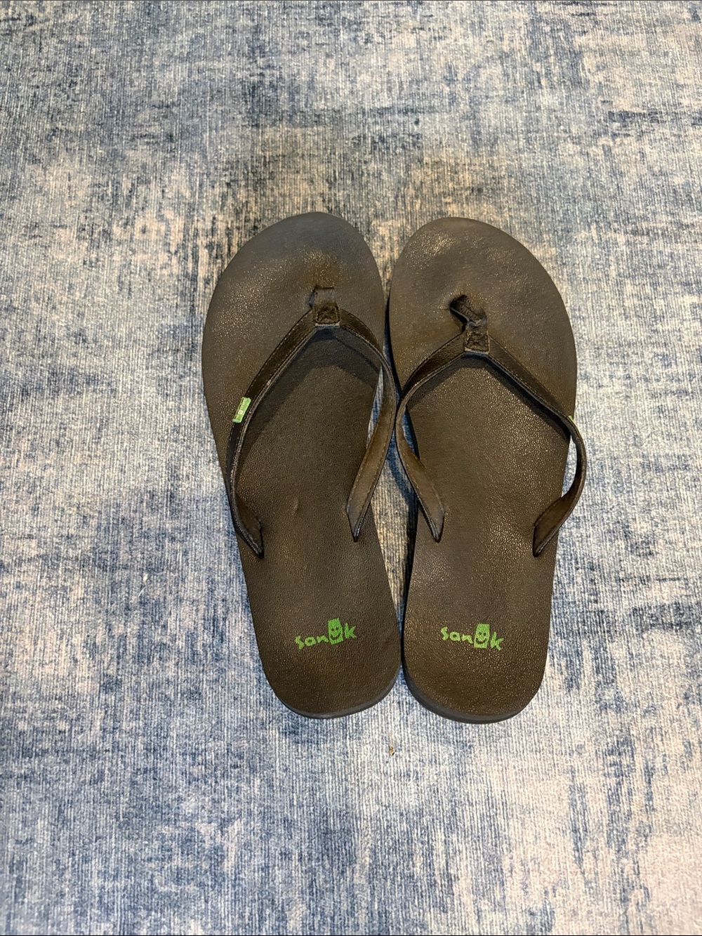 Sanuk Women’s Black Flip-Flop Sandals with Green Logo Size 8